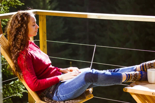 Menikmati Kehidupan Melalui Langkah yang Lebih Santai